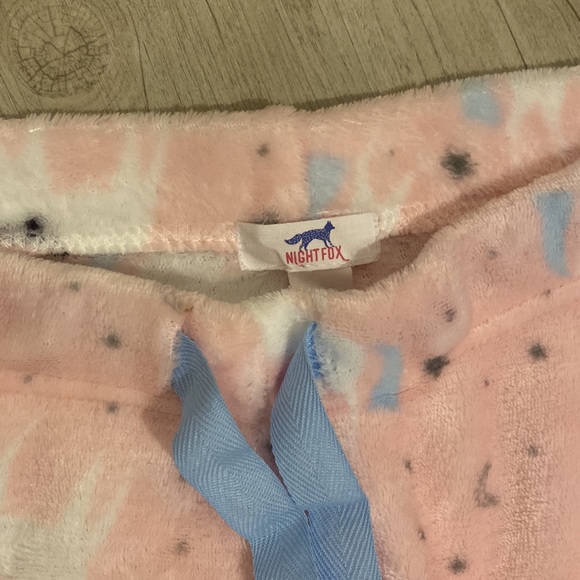 Brand new received as a gift, size XL but fit like a small. - Picture 2 of 4